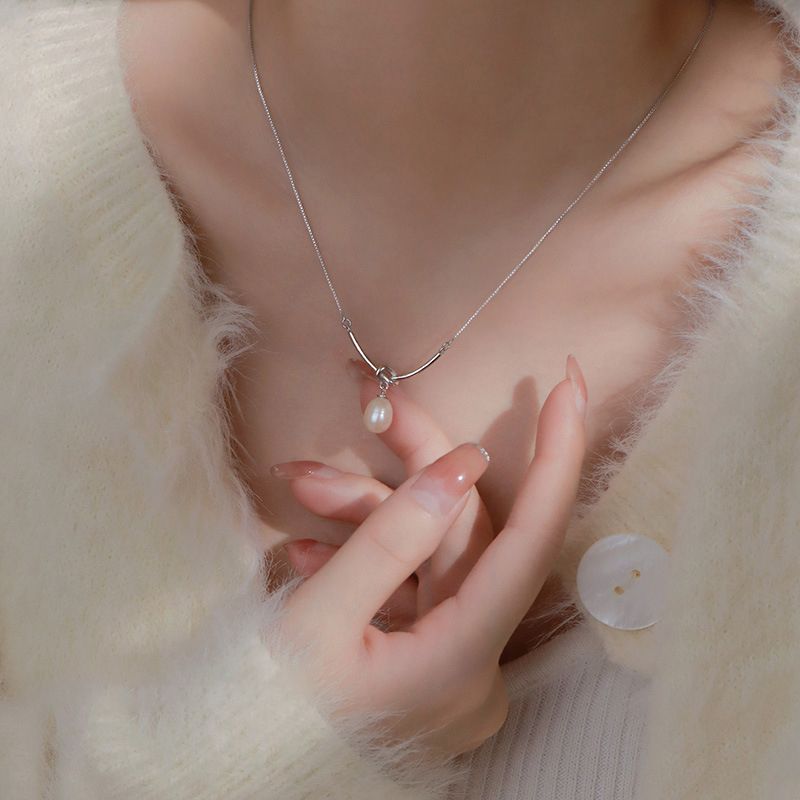 Premium Design Light Luxury Necklace with Pearl Pendant