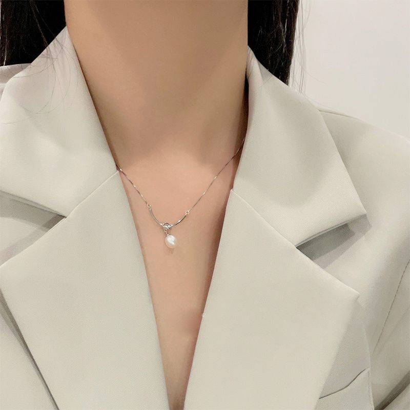 Premium Design Light Luxury Necklace with Pearl Pendant