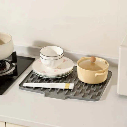 💥No-Spill Silicone Worktop Saver – Heat-Resistant & Non-Slip Mat for Drip-Free Drying💥
