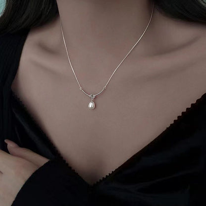 Premium Design Light Luxury Necklace with Pearl Pendant