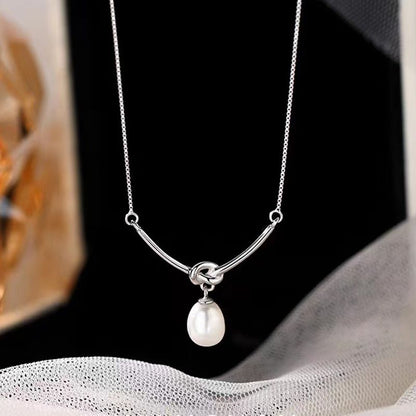 Premium Design Light Luxury Necklace with Pearl Pendant